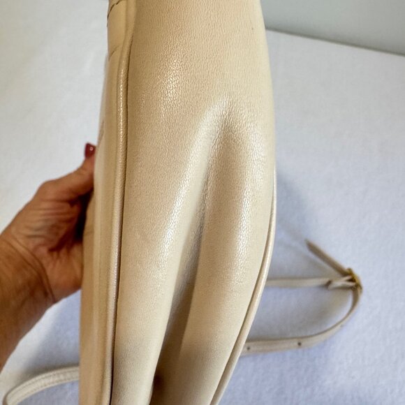 ❤️❤️SOLD!❤️❤️CHRISTIAN DIOR Authentic Vintage Round Lambskin Leather Crossbody - Picture 8 of 13